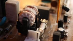 Jadi Komponen Fundamental dalam Perangkat Elektronik, Bagaimana Cara Kerja Transistor? 