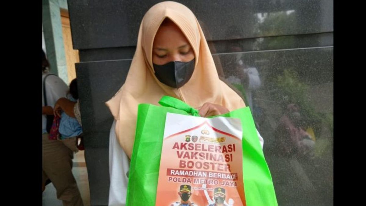 Peserta Vaksin Booster di Masjid Jakarta Islamic Center Dapat Sembako Jumat-Minggu