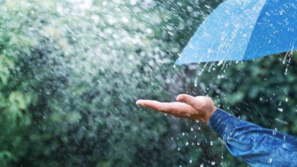 BMKGは、今日ジャカルタ、バンドン、スラバヤからサマリンダに小雨が降ると予測しています