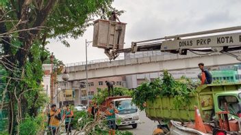 Sambut Lebaran, Pemkot Palembang Bersihkan Jembatan Ampera