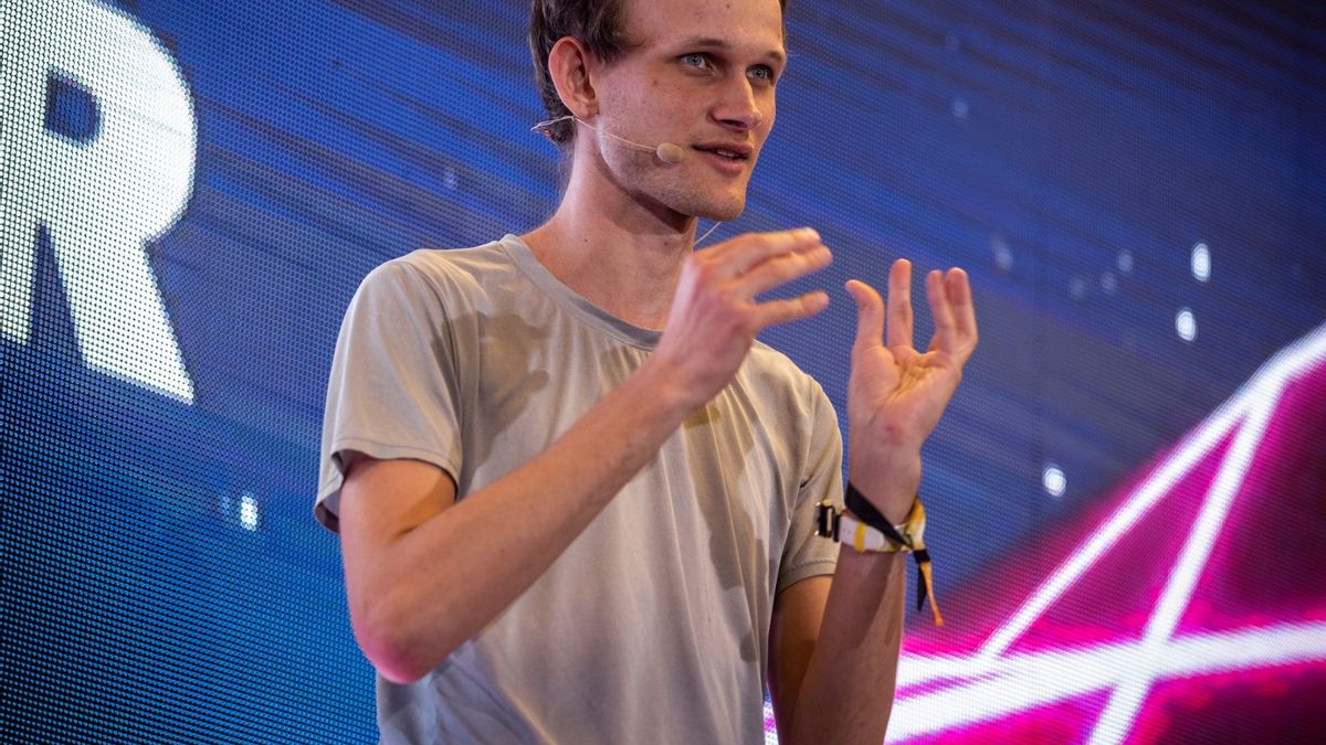 Vitalik Buterin Clarifies No Dogs, The Price Of MEmecoin MISA Drops Drastically