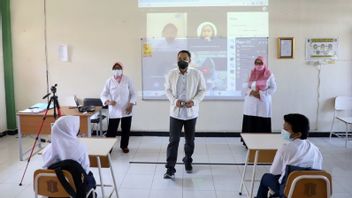 Le Maire Eri Cahyadi Demande à L’école De Surabaya De Tenir Ptm Avec Des Prokes Stricts