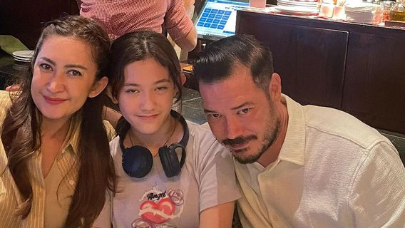 恥ずかしい、ザック・リー・アクイ ナファ・ウルバッハと離婚させる不倫