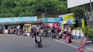 Police Implement Traffic Engineering To Anticipate Traffic Jams On The Puncak-Cipanas Line