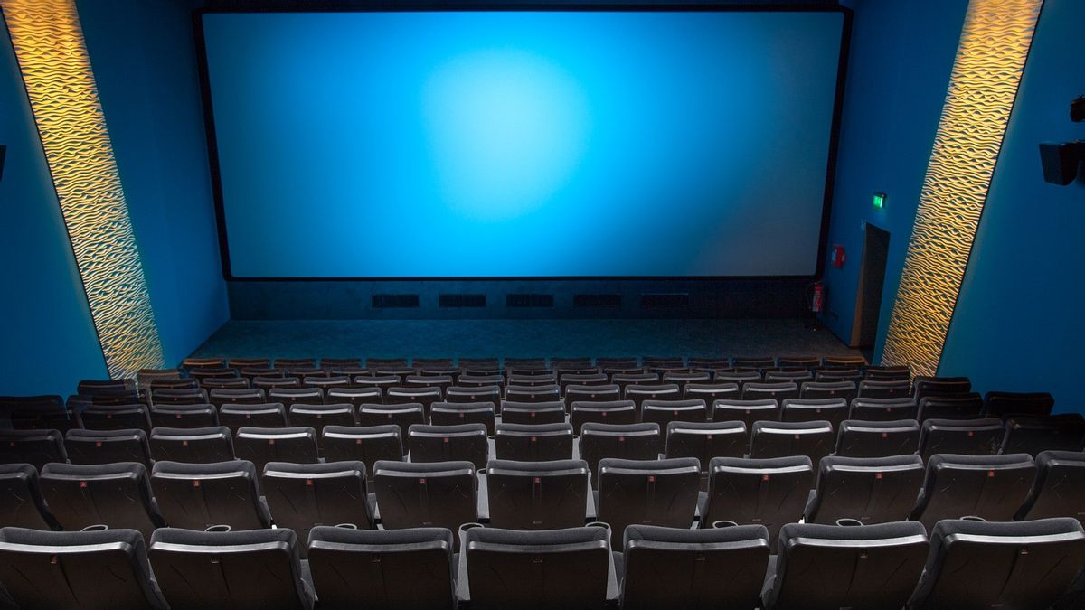 ジャカルタの映画館を開くことができる、子供や高齢者は見ることができない