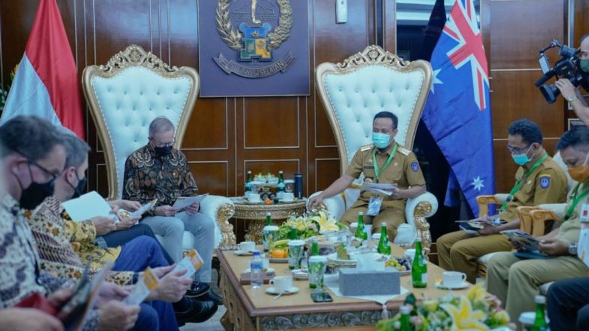 州长安迪·苏迪曼（Andi Sudirman）向澳大利亚总理解释南苏拉威西岛的潜力