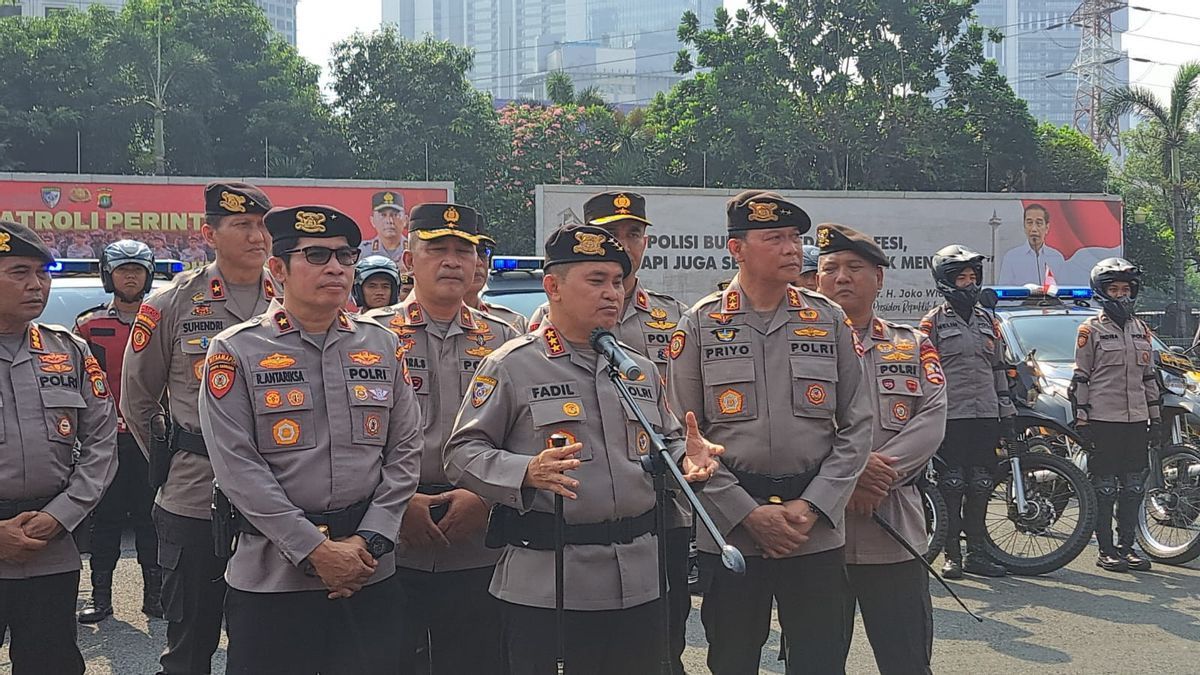 Kabaharkam Sebut Kabar Soal Polisi Bantu Pasang Baliho PSI Belum Terkonfirmasi