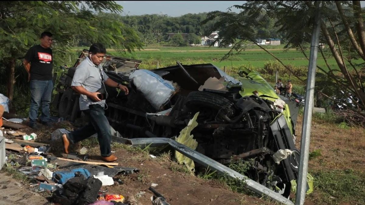 6 Orang Meninggal Dalam Kecelakaan Maut Tol Semarang – Solo: Diduga Salah Satu Sopir Truk Mengantuk
