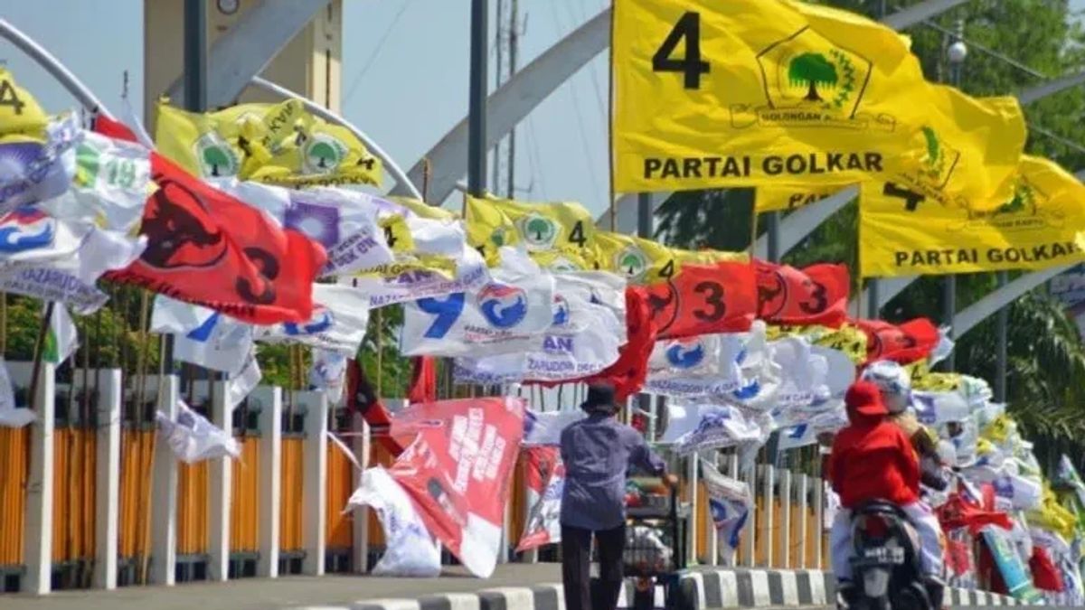 DKI Bawaslu Traces Violation Of The Political Party Flag That Makes Husband And Wife Accident On The Mampang Flyover