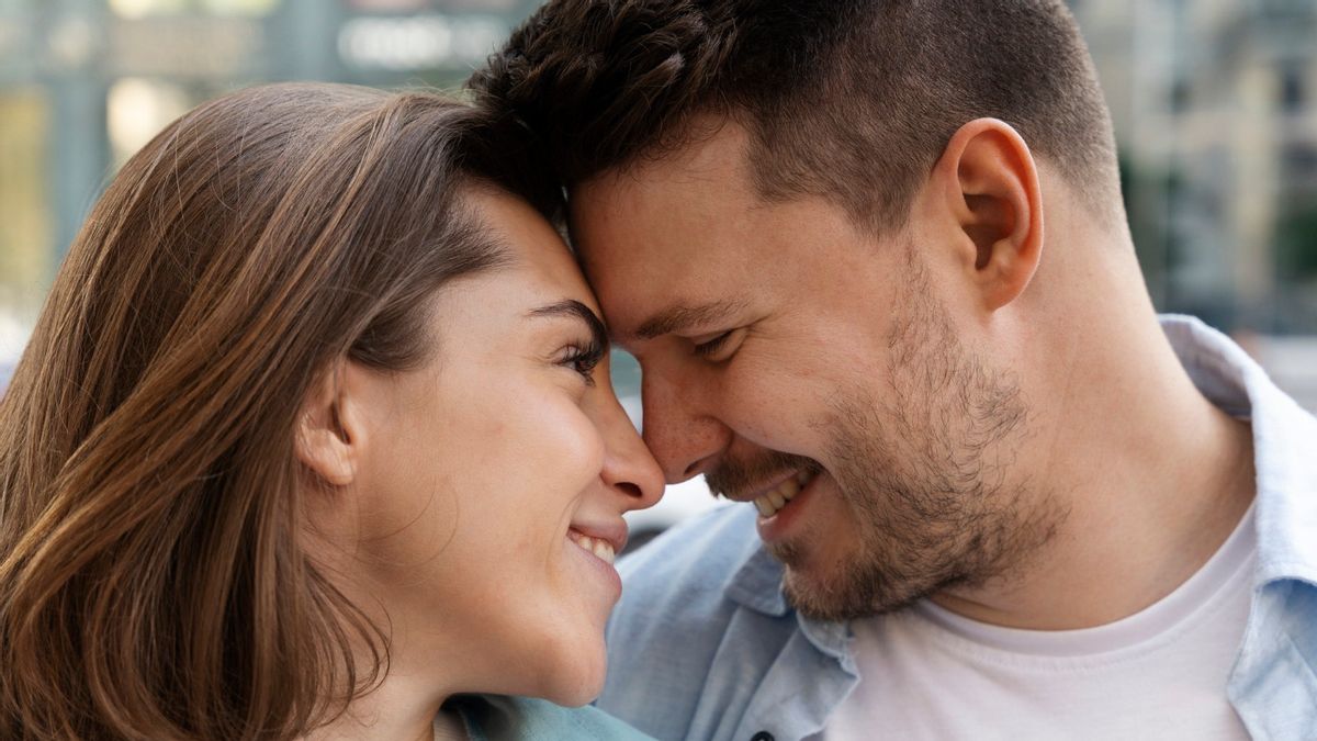 6 Tanda Hubungan Cinta Anda dan Pasangan Berkualitas