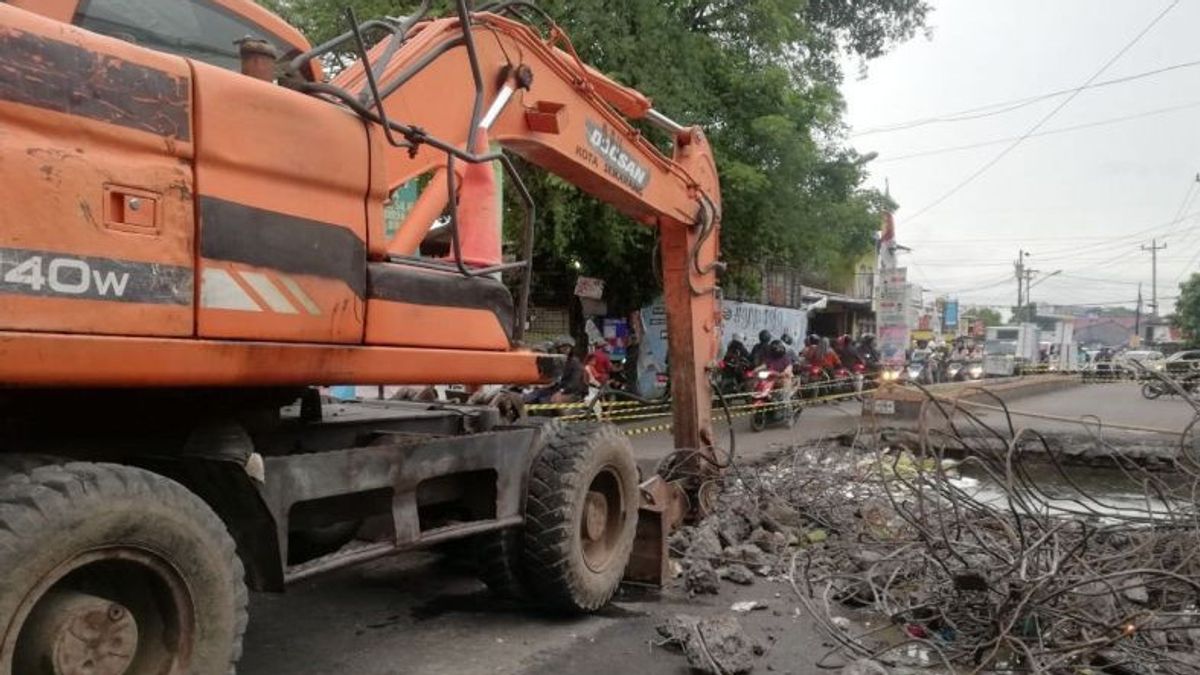 Semarang City Government Starts Unloading Nogososro Bridge Overcoming Floods