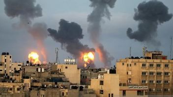 イスラエル、ガザへの空爆を開始、燃える風船に対応