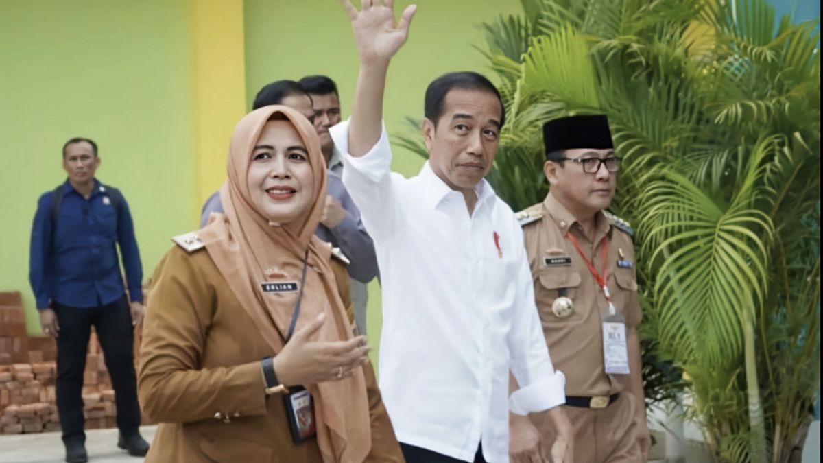 Visiting SMK Negeri 3 Lampung Metro City, Jokowi Promises To Help Procurement Master Cutting Machines