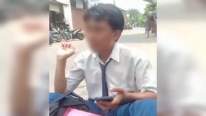 Junior High School Student Crying On Jalan Gegara Motor Owned By His Parents Exchanged Empty Map By An Unknown Man