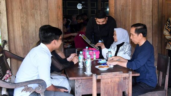 President Jokowi And His Family Ended Up Week At Kopi Klotok Yogyakarta