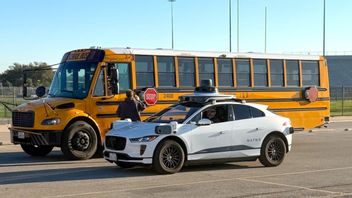 Waymo Kritik Tesla padahal Taksi Otonomnya Masih Melanggar Aturan Bus Sekolah