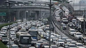 Selasa Pagi Hujan-Macet, Sejumlah Layanan Transjakarta Terganggu