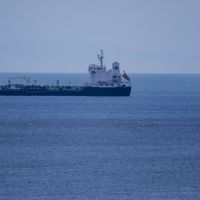 Iran Sita Kapal di Selat Hormuz, Harga Minyak Bertahan di Atas US$100