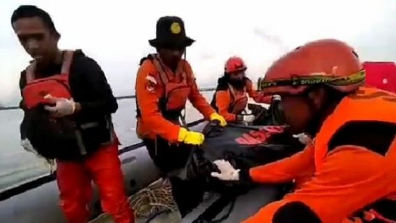 Pencarian Berhasil, BPBD Makassar Temukan Jasad Nelayan yang Tenggelam di Pelabuhan