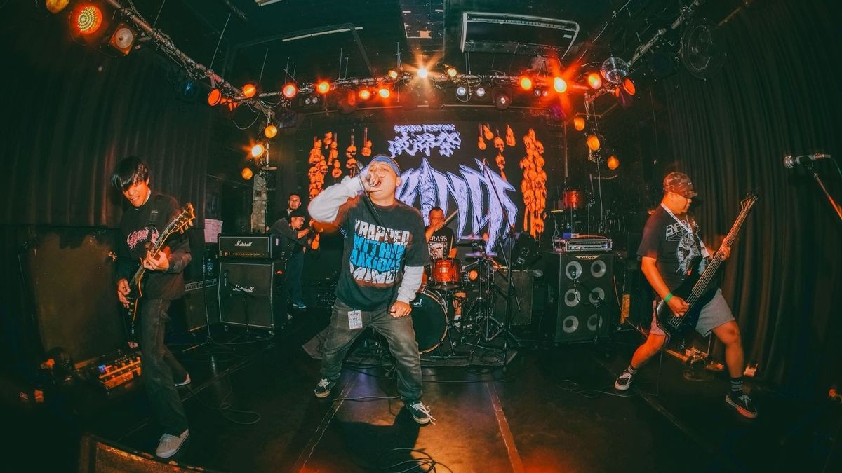 فرقة من باند أصل باندونغ تنجذب إلى موسيقى الهاردكور في طوكيو وناغويا