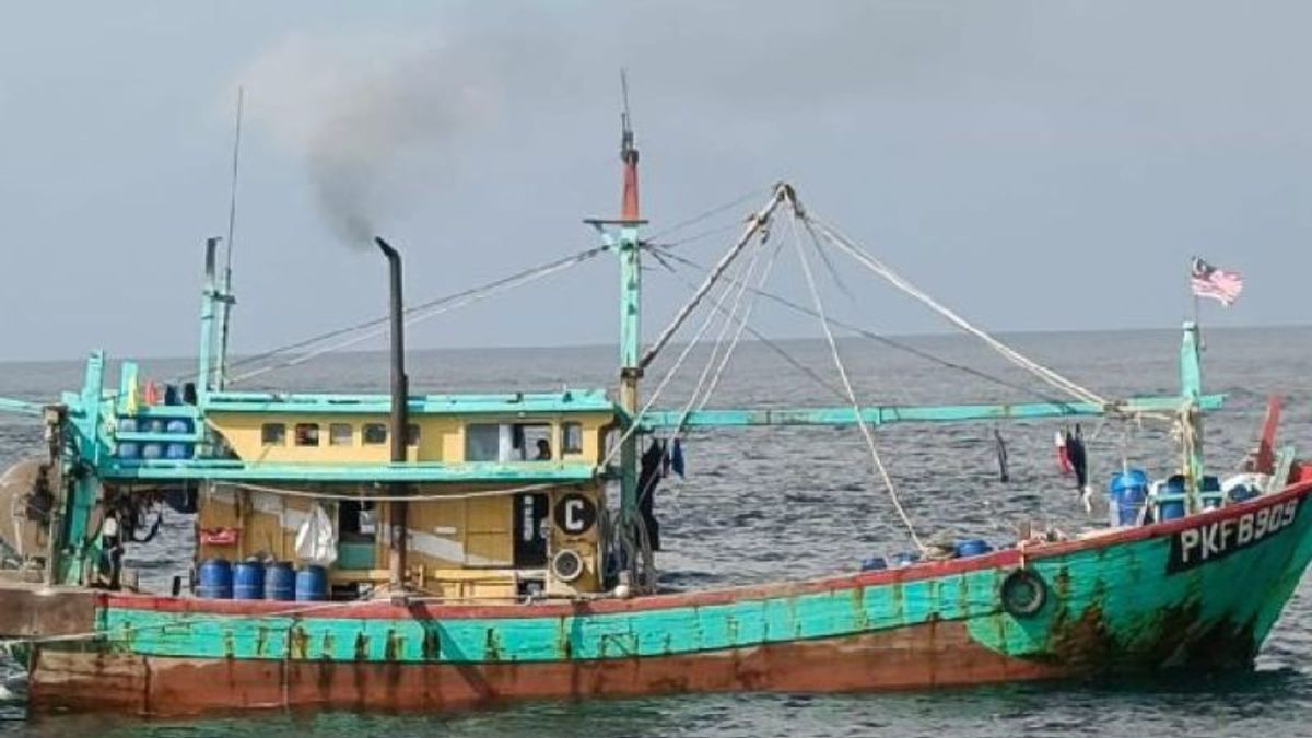 Kapal Malaysia Maling Ikan di Selat Malaka Ditangkap TNI AL, 5 ABK Diamankan
