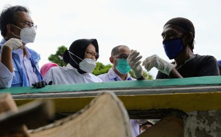 Risma Temukan Pemulung Tinggal di Kolong Flyover, Pemkot Jakpus: Sudah Ditertibkan Tapi Balik Lagi