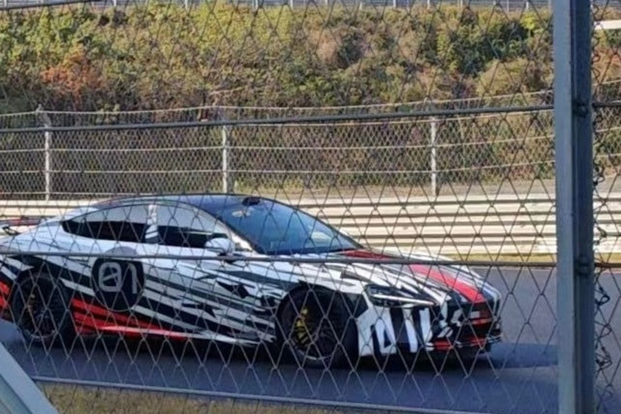 Ahead Of The Launch, The First Electric Sedan Xiaomi SU7 Conducts An Internal Test At The Zhejiang Circuit