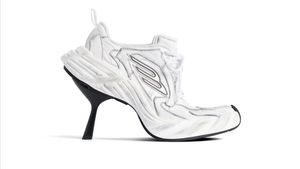 Balenciaga Dikritik Habis Netizen Usai Rilis Sneakers Heels Seharga Rp19 Juta