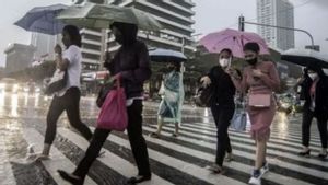 Cuaca Jakarta Hari Ini: Mendung, Hujan Ringan Datang Siang-Sore