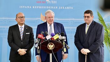 プラボウォ大統領がムルデカ宮殿でスティーブ・フォーブスが訪問