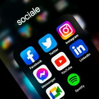 Komisi I DPR Minta Komdigi Sosialisasi Larangan Medsos Bagi Anak di Bawah 16 Tahun