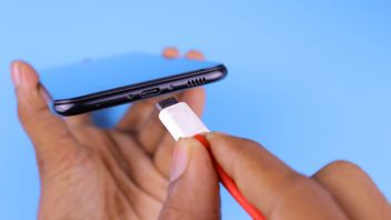 4 Habits That Can Damage Cellphone Chargers, Stop From Now!