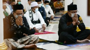More Intimate, Anies-Ridwan Kamil Eat Porridge Together In Bandung, What Is A Sign?