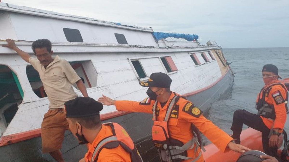  9 Korban Kapal Bocor di Perairan Tanjung Toronipa Konawe Ditemukan Selamat