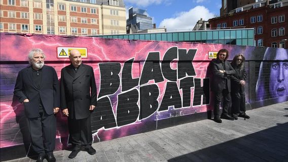 Black Sabbath غطاء الكتب: الحرب الدماغ إلى العوارض العازلة تحية الوداع