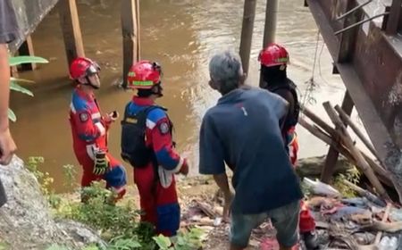 Bocah 5 Tahun Tenggelam di Kali Ciliwung Manggarai Saat Ambil Sandal yang Hanyut