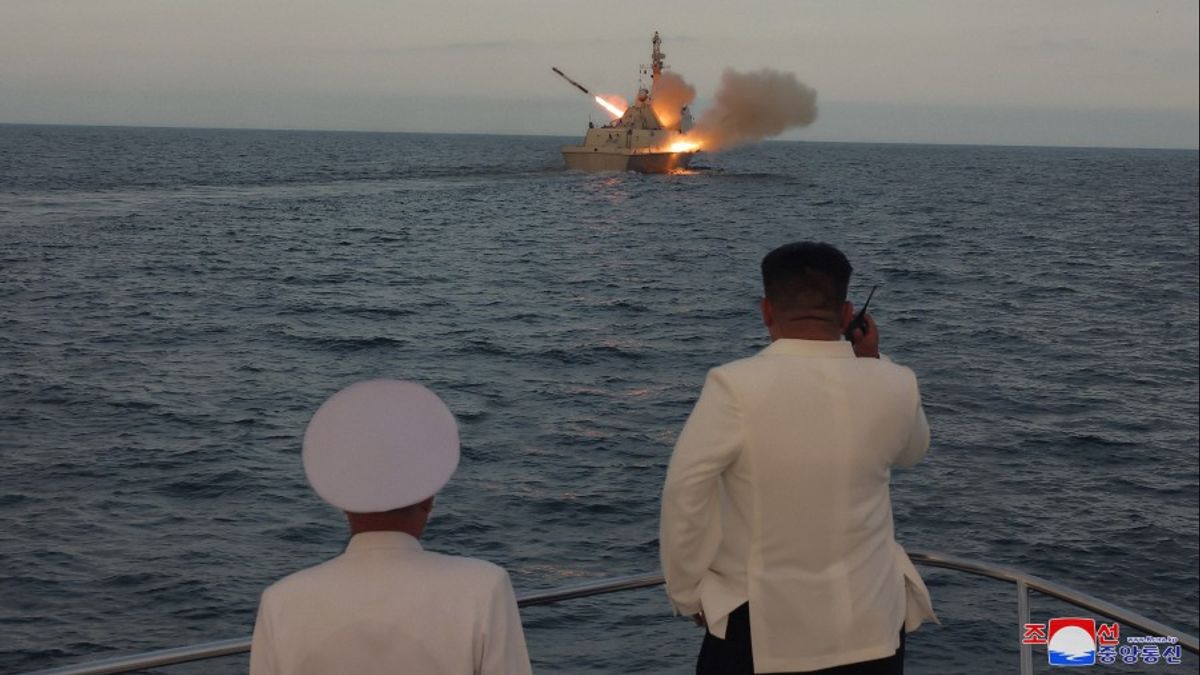 アメリカ・韓国戦争演習が今日始まり、北朝鮮の金正恩(キム・ジョンウン)総書記が戦艦上での巡航ミサイル発射を見直す