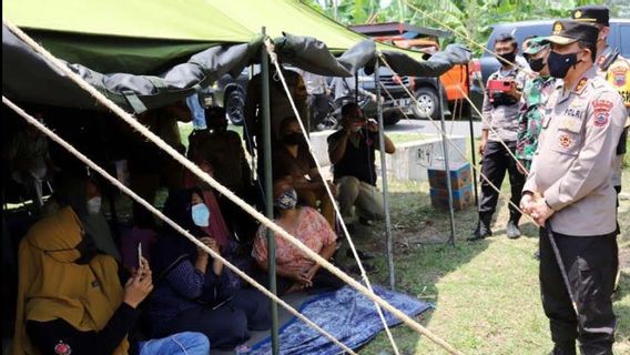 Des Centaines De Résidents Se Réfugient Encore En Raison Du Tremblement De Terre D’Ambarawa