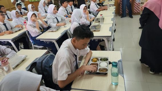 Makan Bergizi Gratis Mulai Berjalan, Omzet Pedagang Kantin Sekolah Lesu 