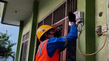 PLN 向 Cianjur 地震幸存者避难所分配电力