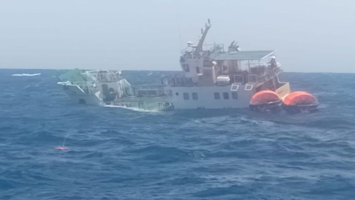 سفينة مملوكة لشركة Pelni تتعرض للتلف في ماء تيرنات