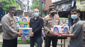 Korban Kebakaran Tambora Dapat Bantuan Makanan Cepat Saji dari Kepolisian