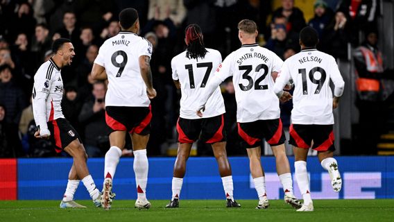 Alex Iwobi Cetak Brace, Fulham Gagalkan Brighton Dekati Man City