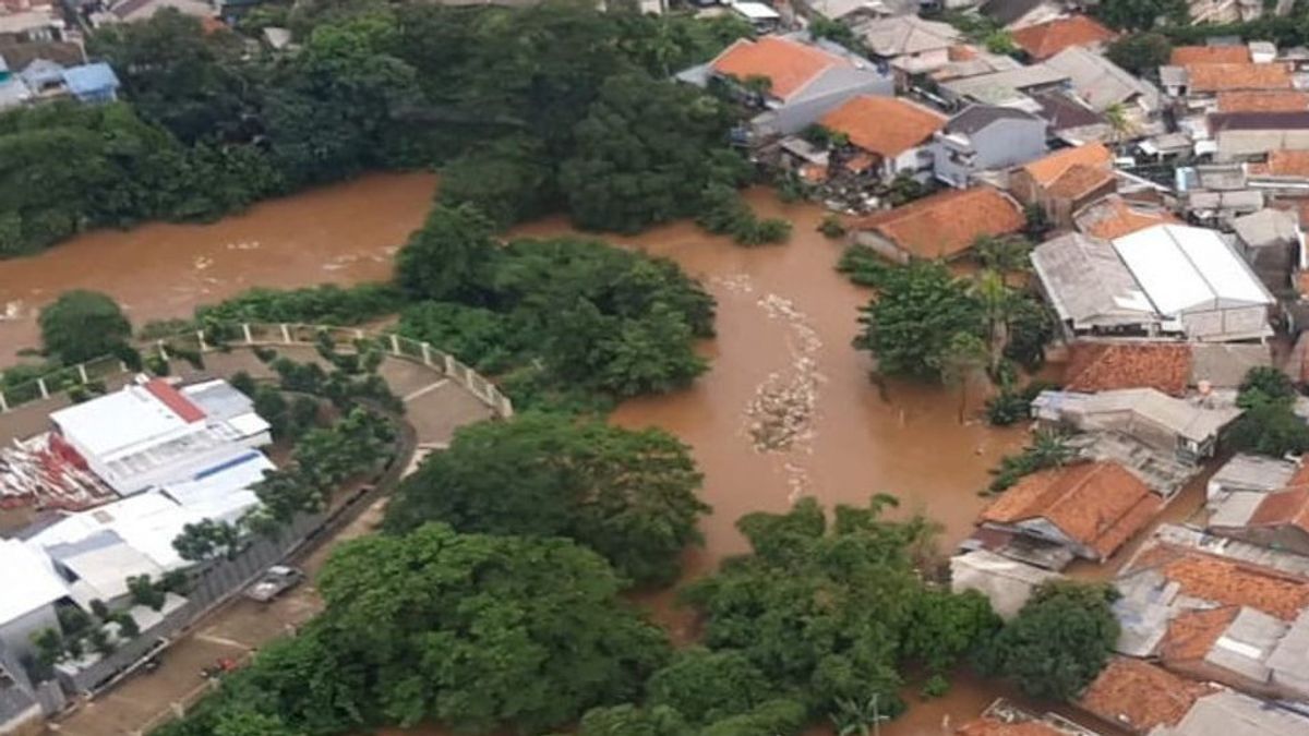 雅加达洪水，西里旺河垃圾达272平方米