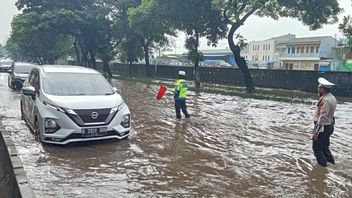 Floods, This Is A Congestion Point In West Jakarta