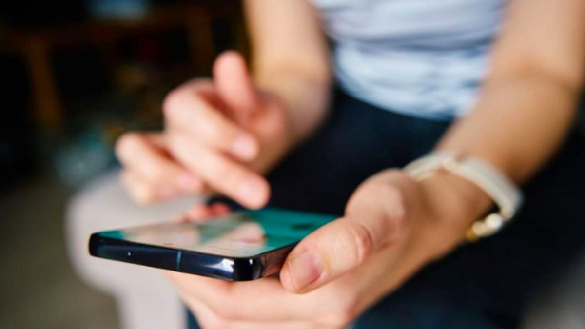 L'exposition excessive aux médias sociaux peut perturber la santé mentale, voici le conseil d'un médecin