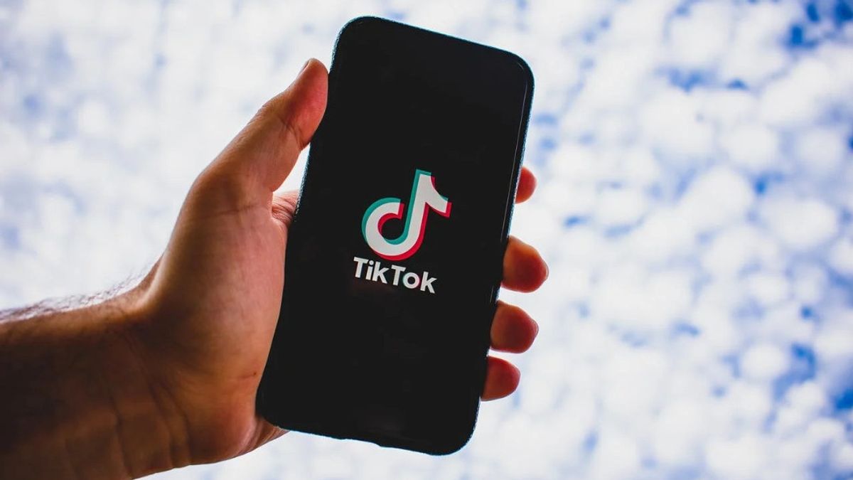 Global mobile app downloads 2022: It's Instagram vs TikTok [REPORT