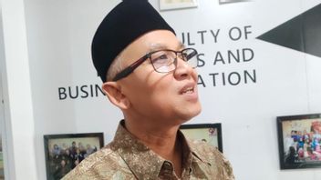 Dedi Mulyadi Larang Guru Kasih PR, Wamendikdasmen: Pemda Harus Koordinasi ke Pusat