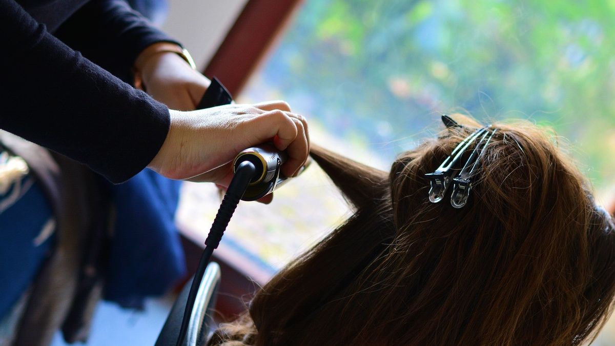 Comment prendre soin des cheveux pendant le sommeil pour qu'ils ne soient pas bouclés, secs et endommagés