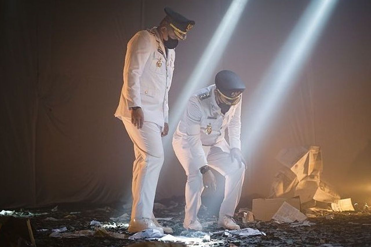 Bobby Nasution-Aulia Dans Une Pièce Sombre Avec Des Rayons De Lumière Brillants, Qu’y A-t-il Dans Medan 431?